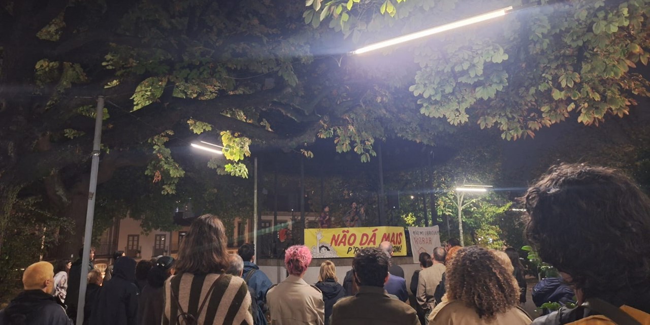 Multidão reúne-se no Coreto por direitos à habitação digna e à manifestação